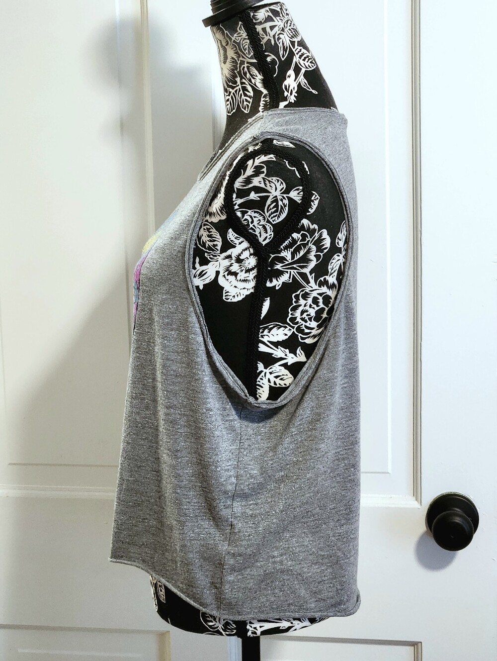 💀Chaser💀 - Gray/Multi Daisy Flower Eyes Skull Tank Top - Picture 6 of 10